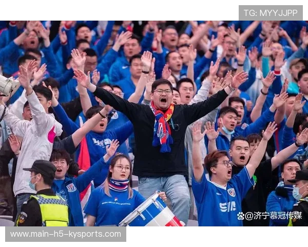 足球门将上演世界级失误！球迷怒骂